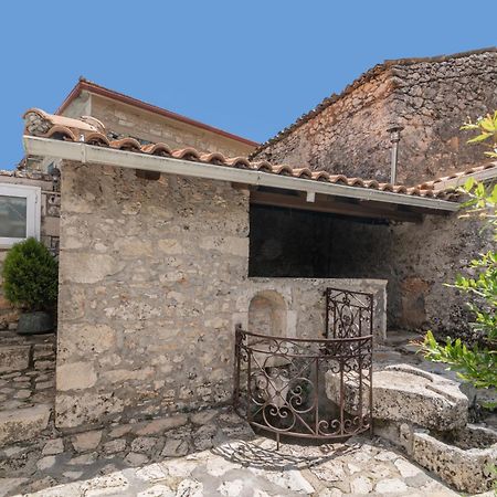 Villa Callisto- Elegant Restored Villa With Pool Yírion Exterior foto