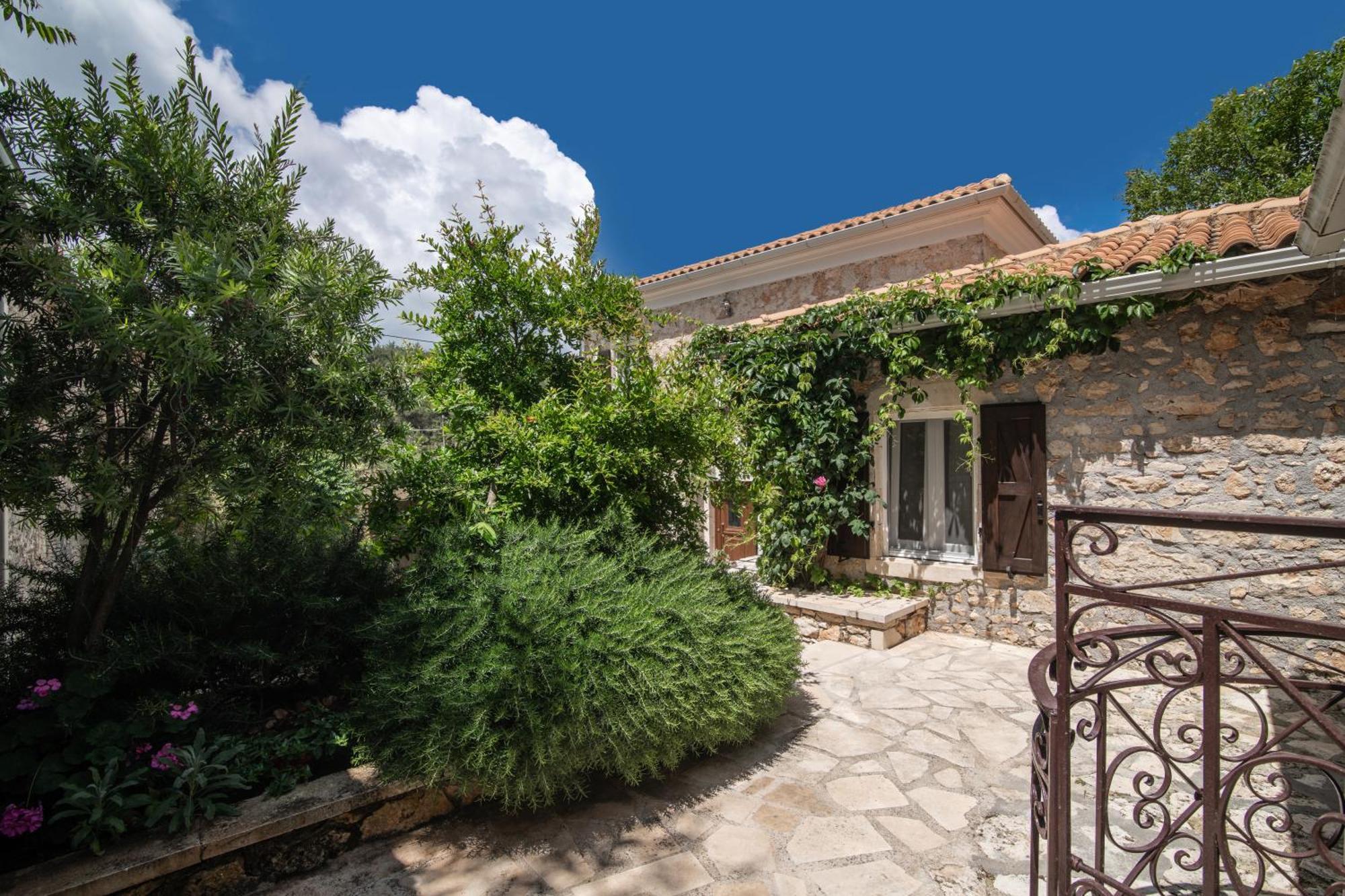 Villa Callisto- Elegant Restored Villa With Pool Yírion Exterior foto