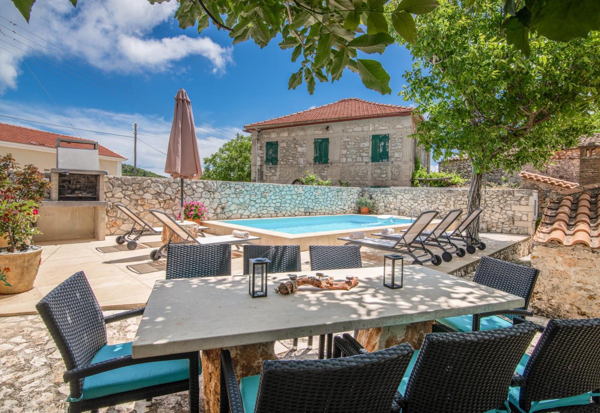 Villa Callisto- Elegant Restored Villa With Pool Yírion Exterior foto