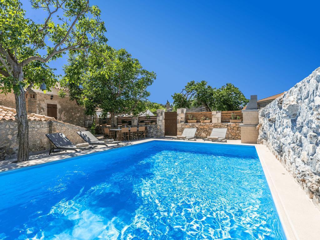 Villa Callisto- Elegant Restored Villa With Pool Yírion Exterior foto