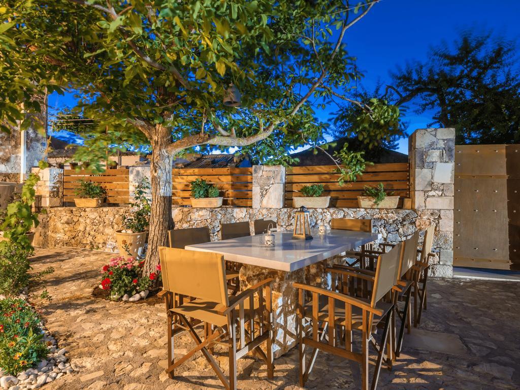 Villa Callisto- Elegant Restored Villa With Pool Yírion Exterior foto